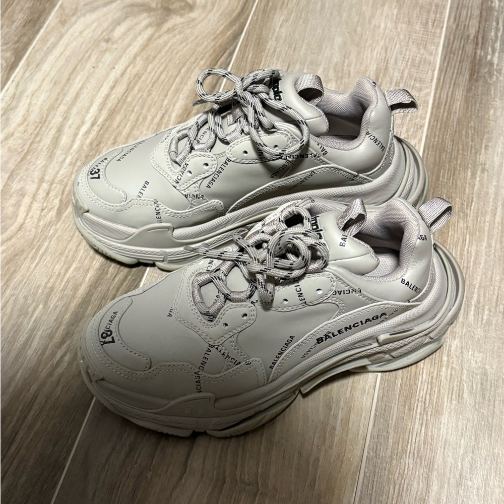 Balenciaga Gray Sneakers Classic Design - Picture 7 of 7